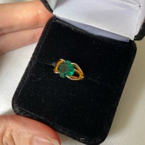 Beautiful Emerald Colored Glass Gem Ring